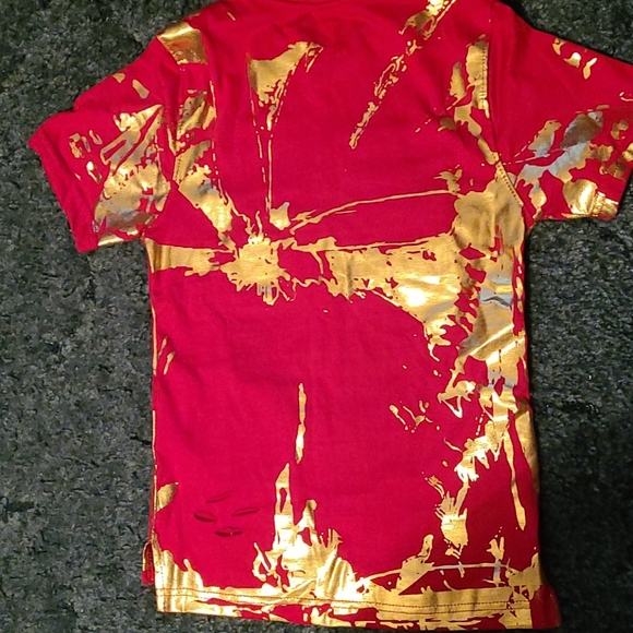 ENCRYPTED L(6) Red tee with Gold Splattee paint - Picture 4 of 4